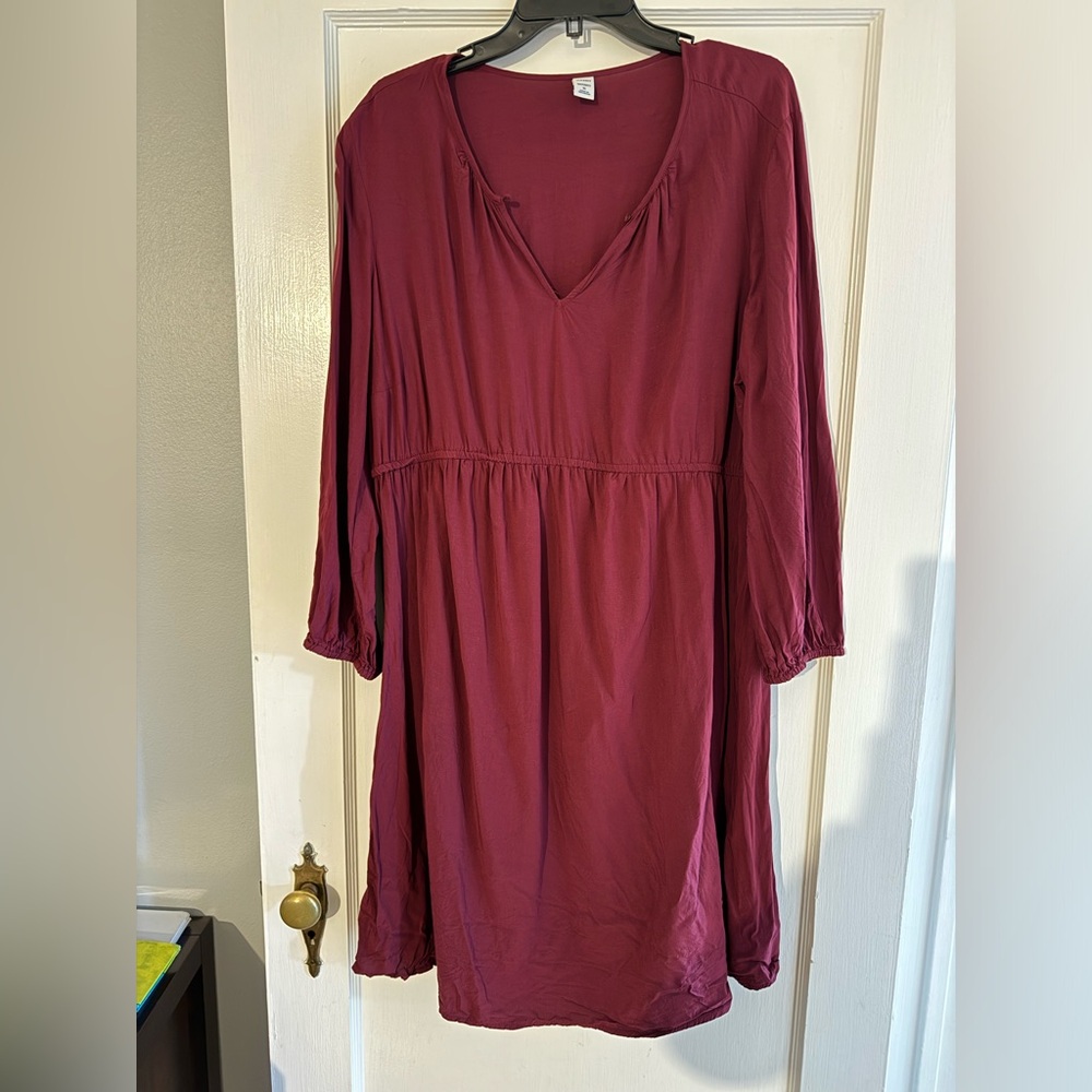 Old Navy Maternity Dress in Burgandy size XL